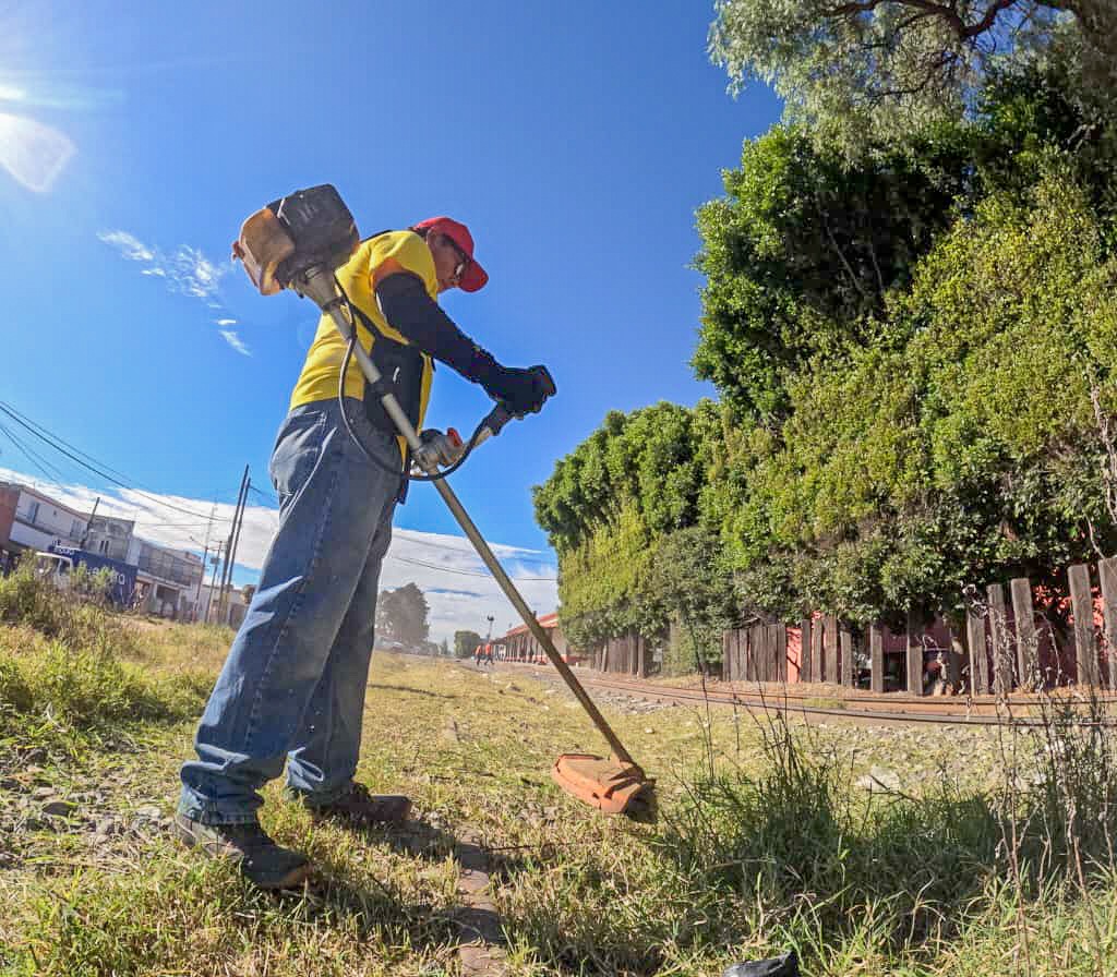 Gobierno de Blanca Angulo realiza jornada de limpieza en antigua estación del tren de Chiautempan